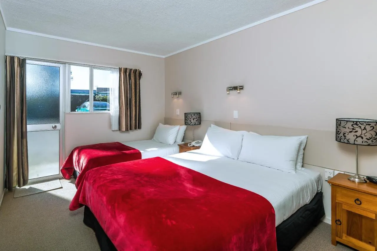 Twin Peaks Lakeside Inn Tauposee Motel