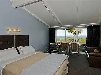 Twin Peaks Lakeside Inn Tauposee