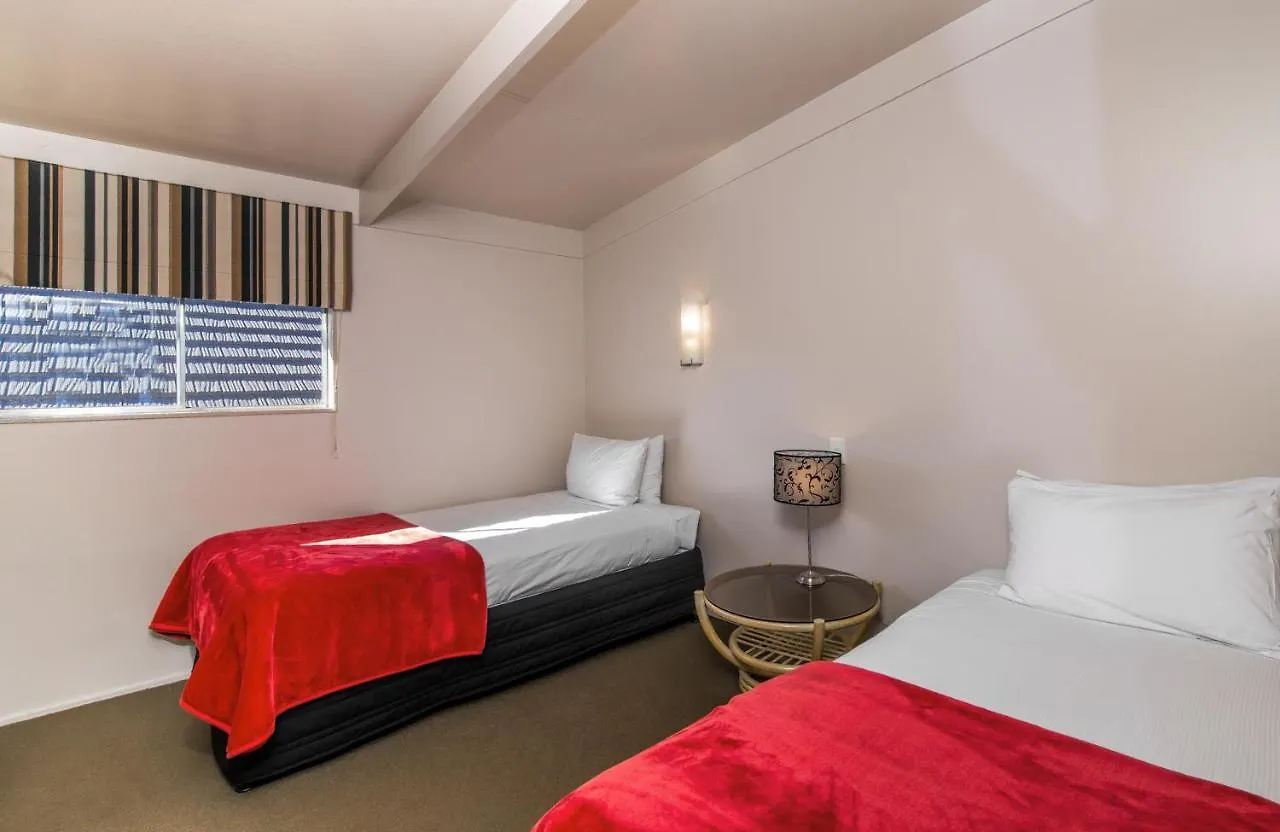 Twin Peaks Lakeside Inn Taupo Motel