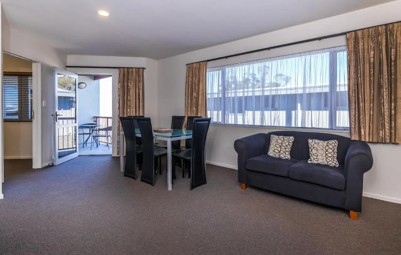 Twin Peaks Lakeside Inn Taupo
