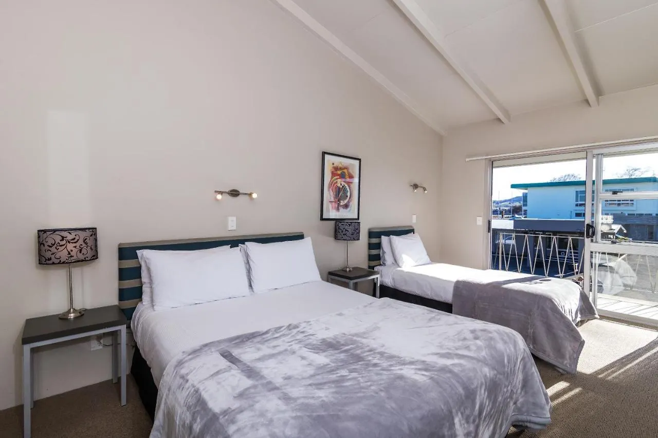 Twin Peaks Lakeside Inn Taupo Motel