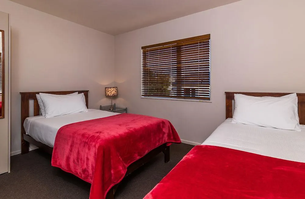 Twin Peaks Lakeside Inn Taupo 3*,