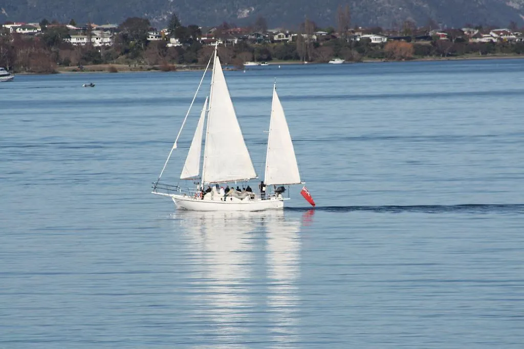 Twin Peaks Lakeside Inn Taupo 3*,  New Zealand