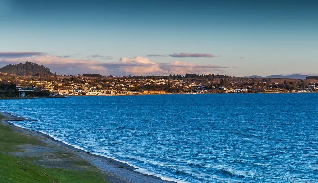 Twin Peaks Lakeside Inn Taupo Motel